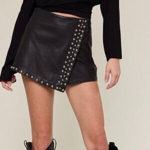 WITH THE BAND BLACK FAUX LEATHER STUDDED SKORT